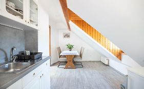 Apartment & Room Pristov